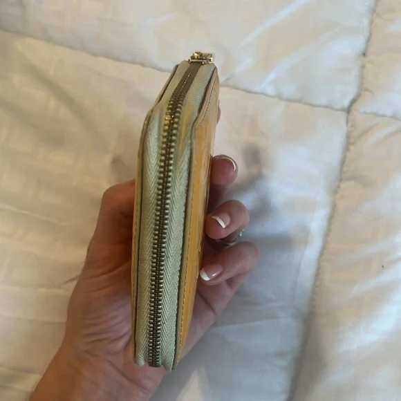 Louis Vuitton Vernis Bloom Wallet Yellow MI0959 - Picture 4 of 10